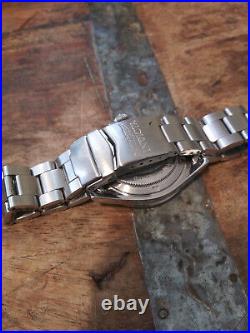 Invicta Date Master GMT 9401 Quartz Sapphire Crystal Stainless Steel Diver Watch