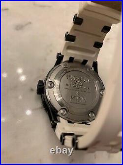 Invicta Men's 12056 black and white Watch great condition working with battery